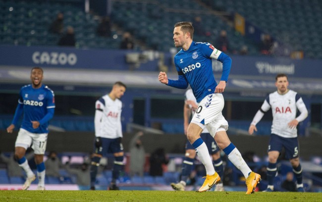 引领足球比 引领足球比